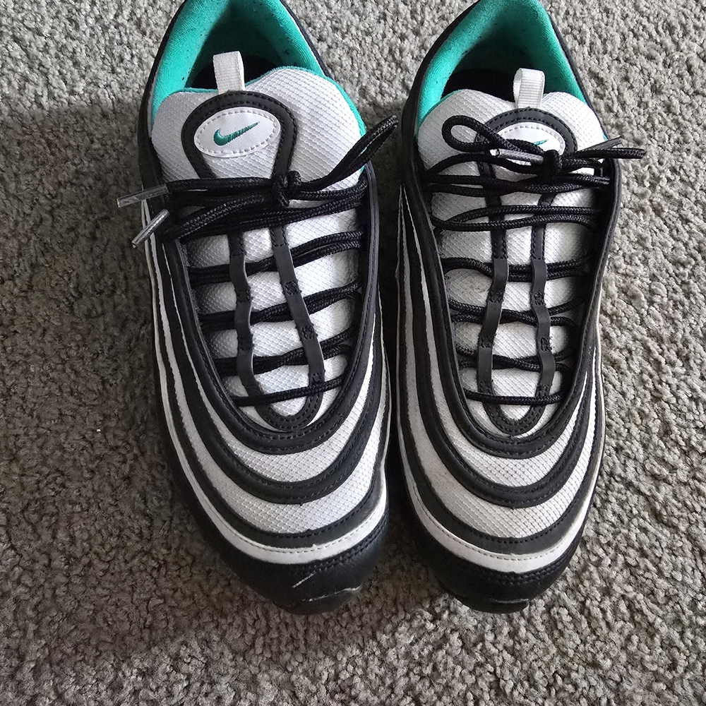 Nike White and Black Sneakers